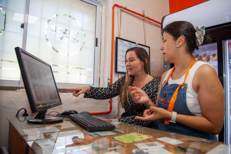 Sercotec abre su primer fondo concursable del año para impulsar la digitalización en negocios de barrios