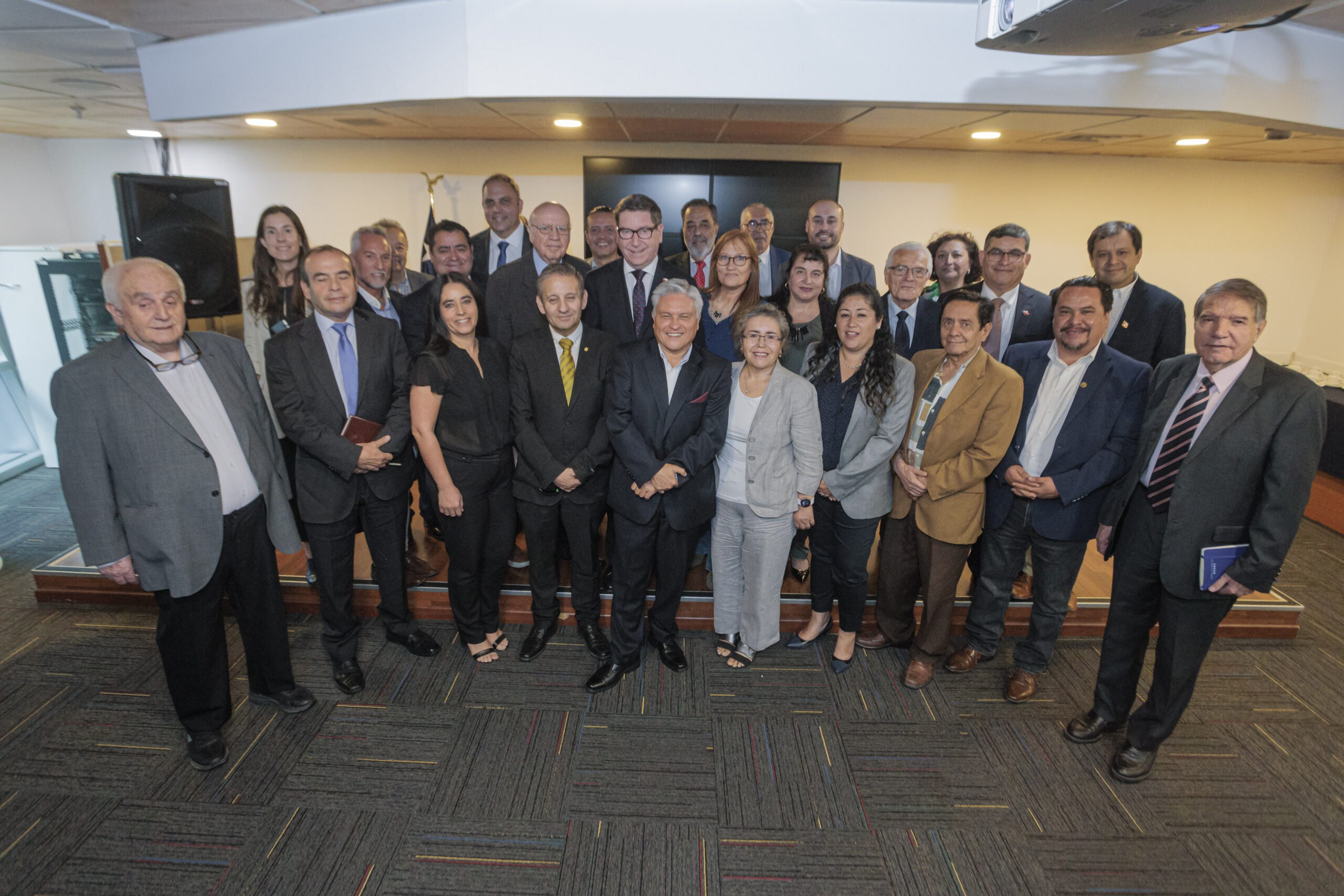 Ministerio de Economía se reúne con gremios de micro, pequeñas y medianas empresas