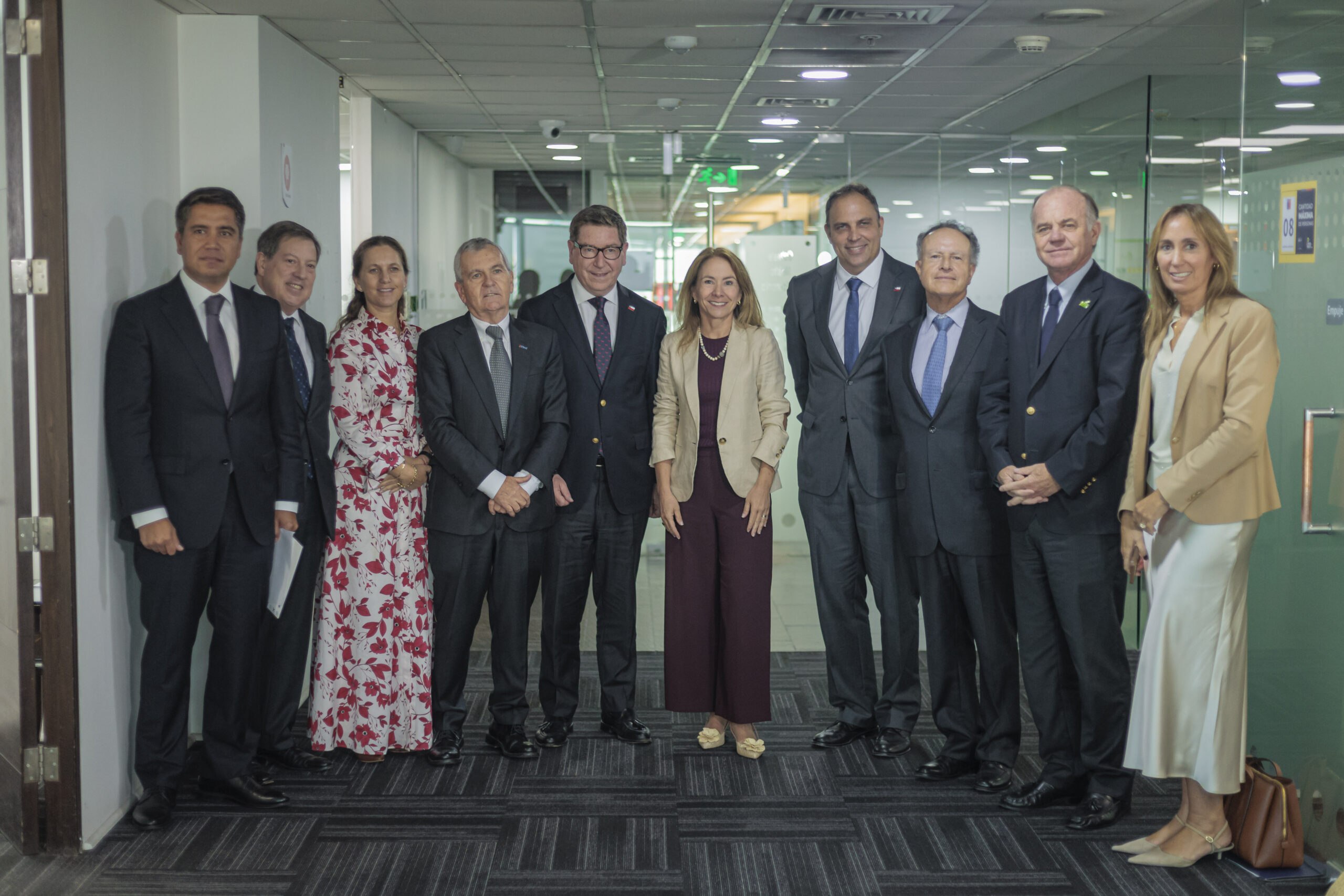 Biministro Mas se reúne con la CPC para abordar los desafíos del crecimiento y cómo acelerar la inversión