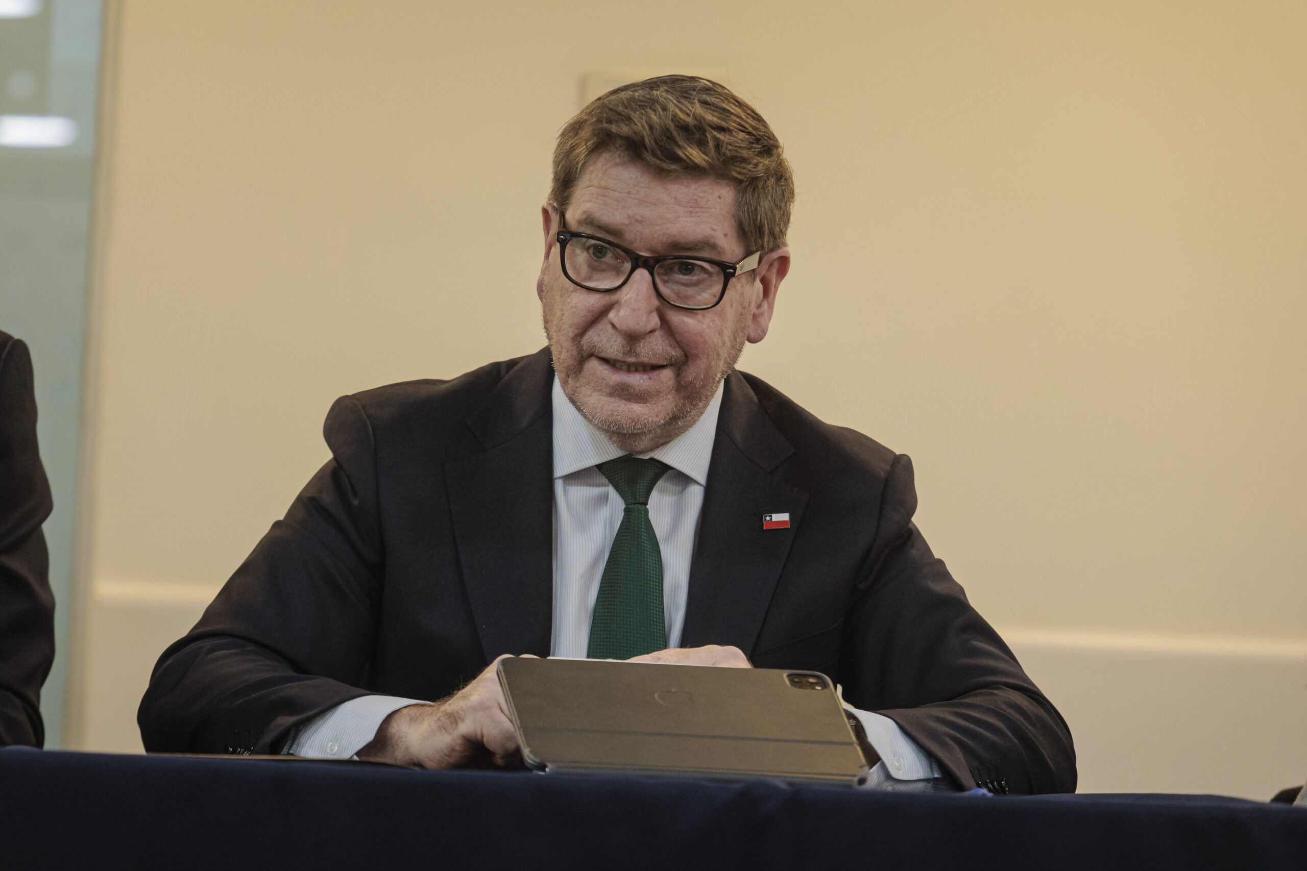 Biministro Mas refuerza diálogo con gremios productivos frente al aumento de los precios de los combustibles