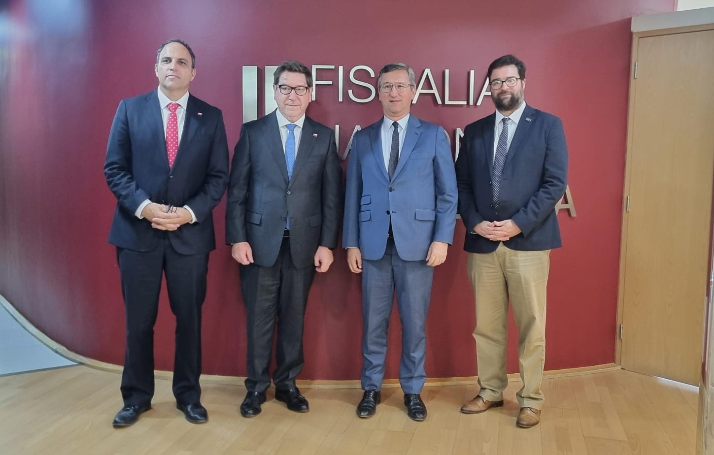 Biministro Mas se reúne con Fiscal Nacional Económico para abordar prioridades de gestión