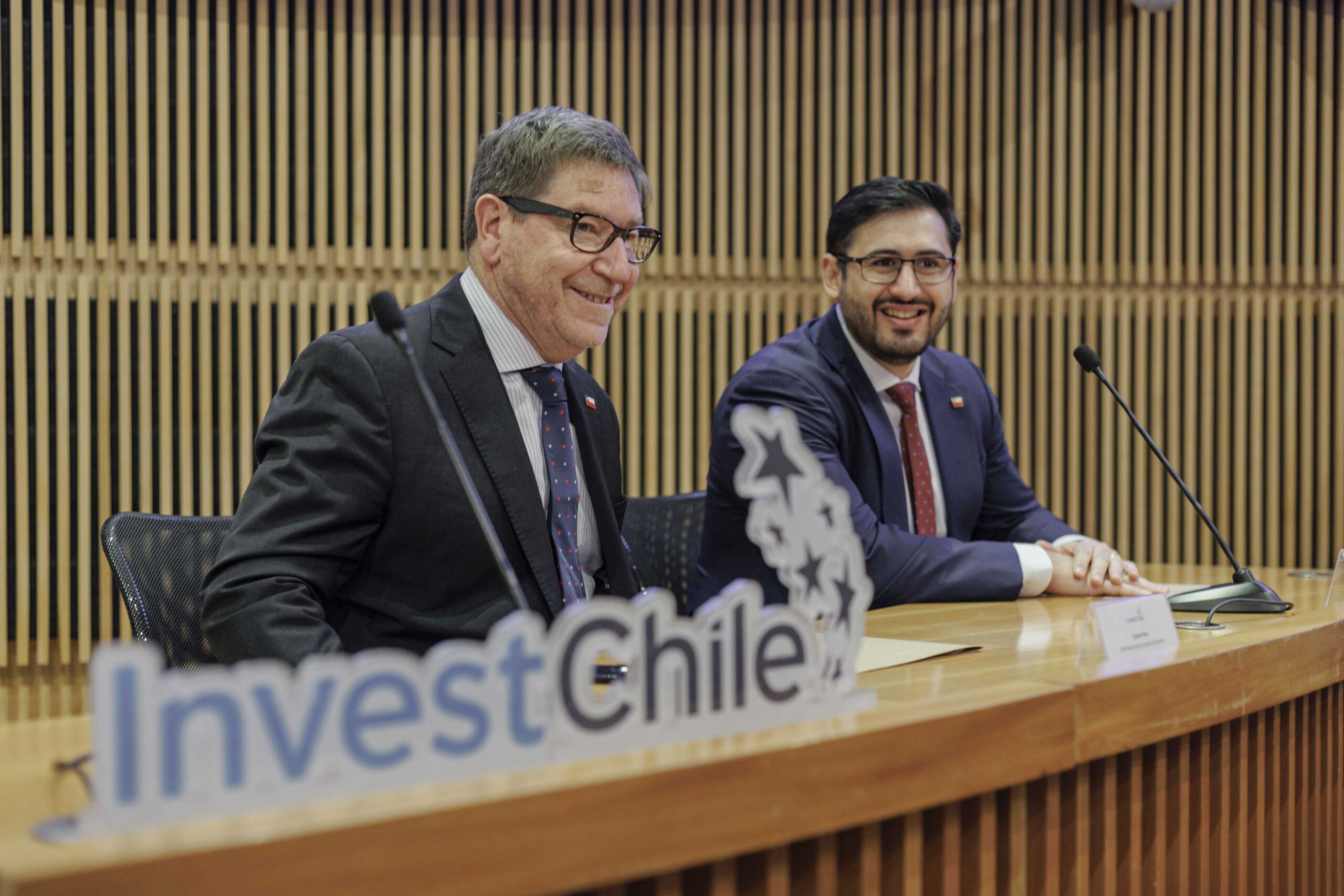 Biministro Mas se reunió con más de 200 representantes de cámaras y embajadas