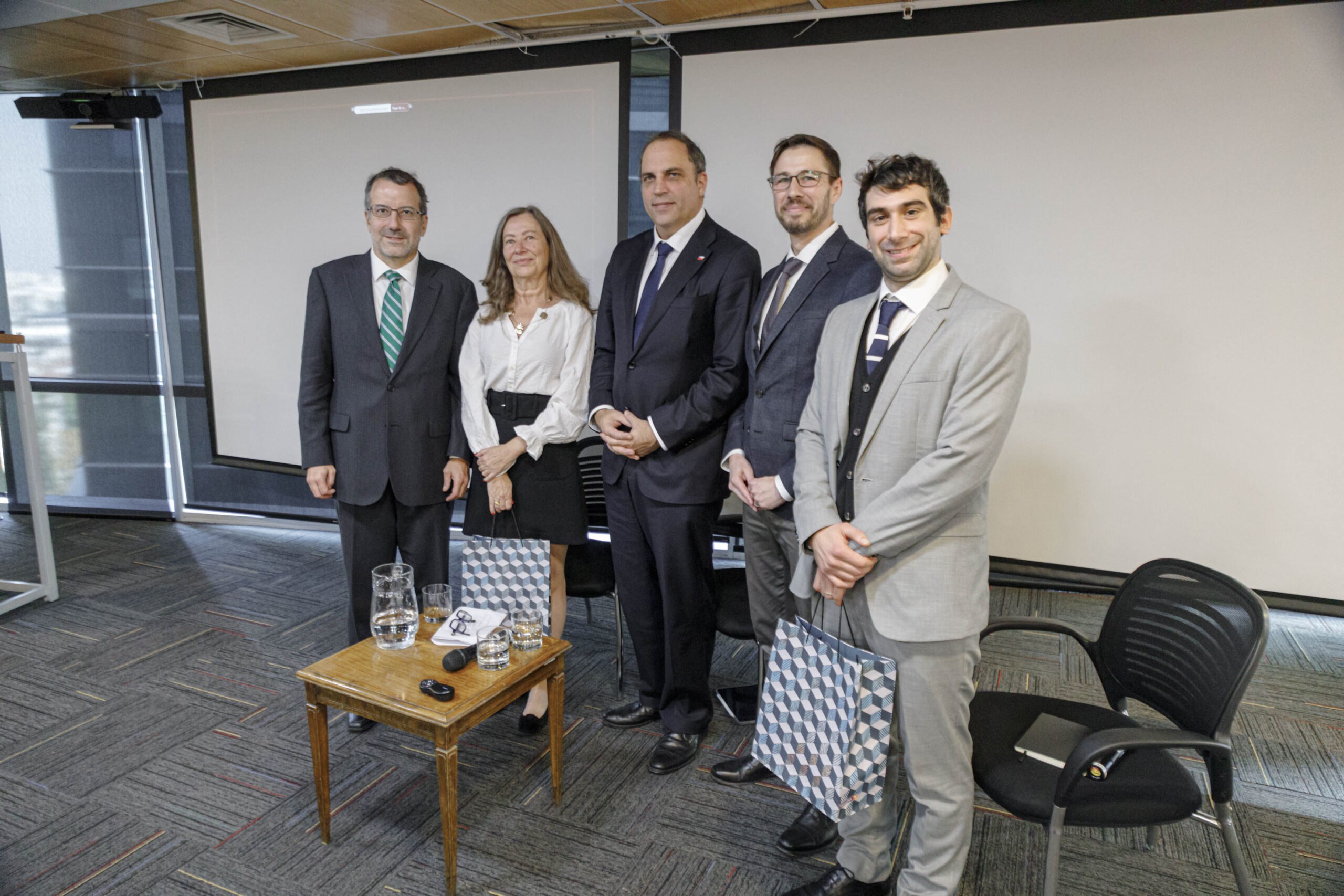 Subsecretario de Economía participa en presentación de nueva guía de evaluación de regulaciones de la CNEP