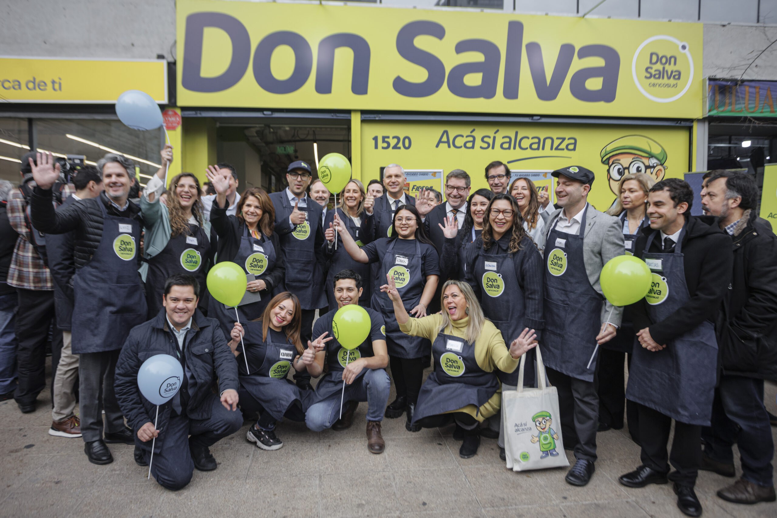 Biministro Mas y alcalde Desbordes inauguran oficialmente primera tienda «Don Salva» de Cencosud