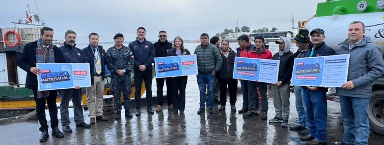 Pescadores artesanales de Calbuco comenzaron cobro de cupón de combustible junto al subsecretario Osvaldo Urrutia