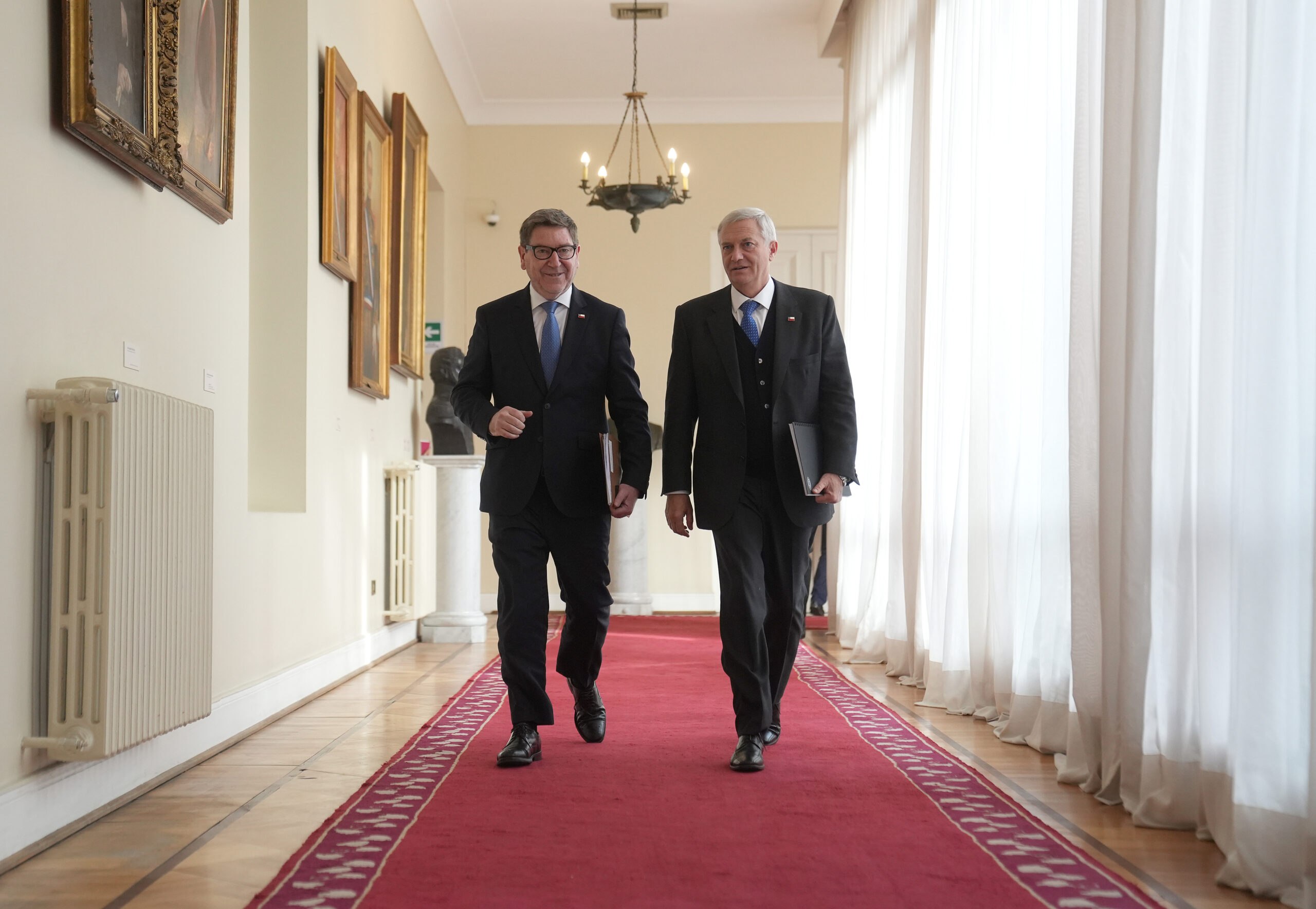 S.E. el Presidente de la República, José Antonio Kast, sostiene reunión de trabajo con el biministro de Economía y Minería, Daniel Mas, con foco en el crecimiento y el empleo