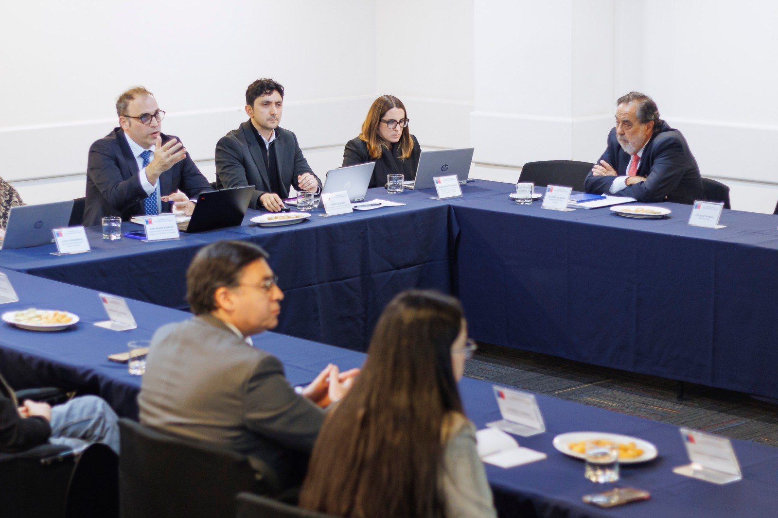 Subsecretaría de Economía y Pymes analizan cambios a Pago a 30 días, permisología y sistema tributario