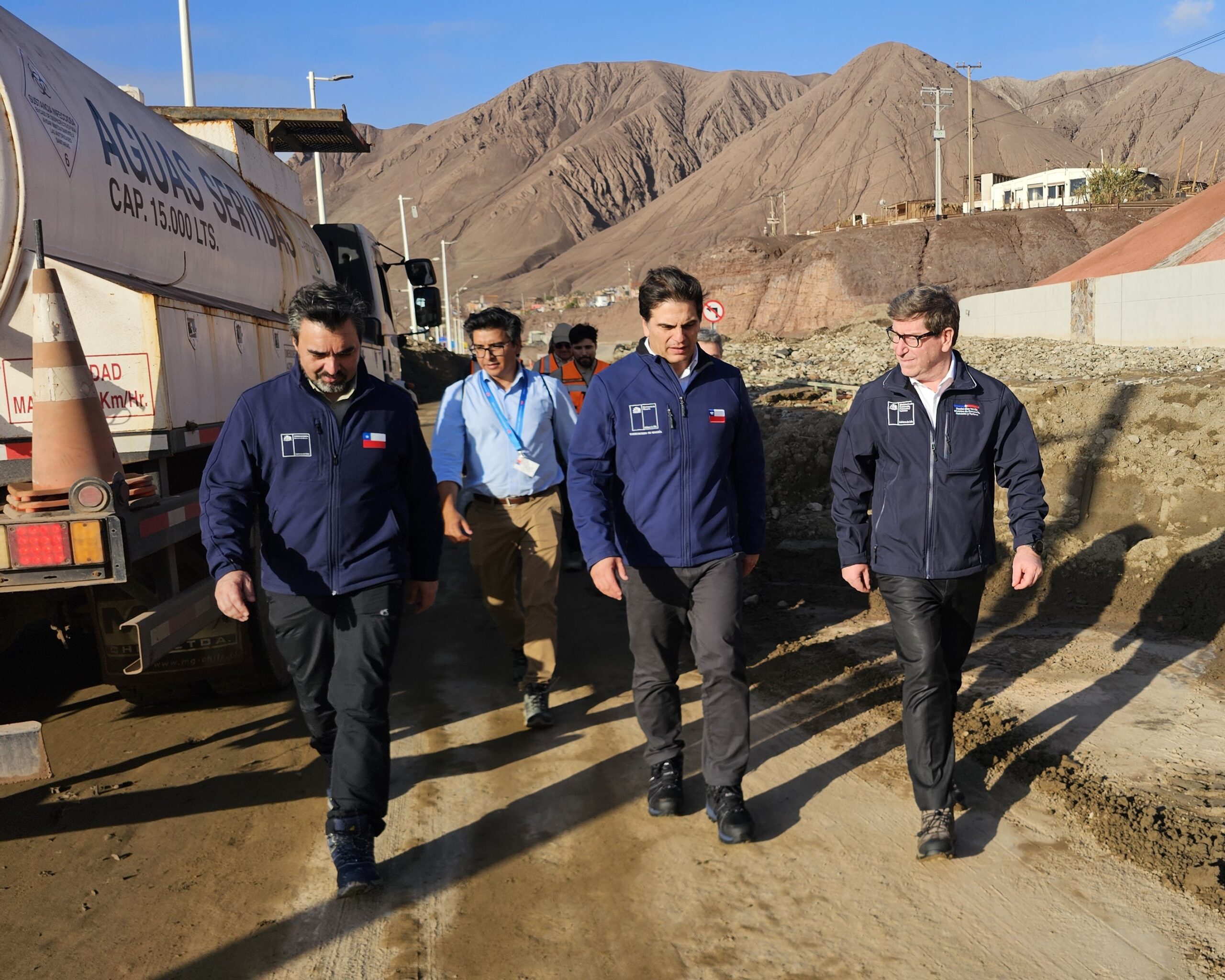 Biministro Mas se reúne con pescadores y vecinos de Caleta Coloso para abordar desafíos tras emergencia climática en Antofagasta