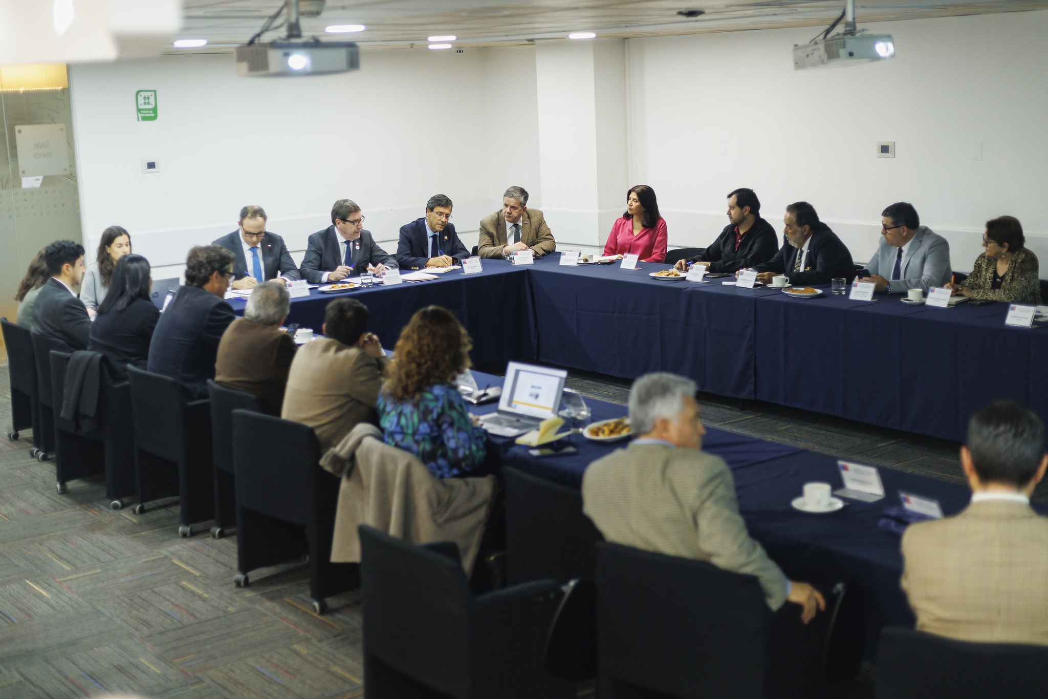 Ministro Mas compromete avances en agenda legislativa para fortalecer a las Mipymes