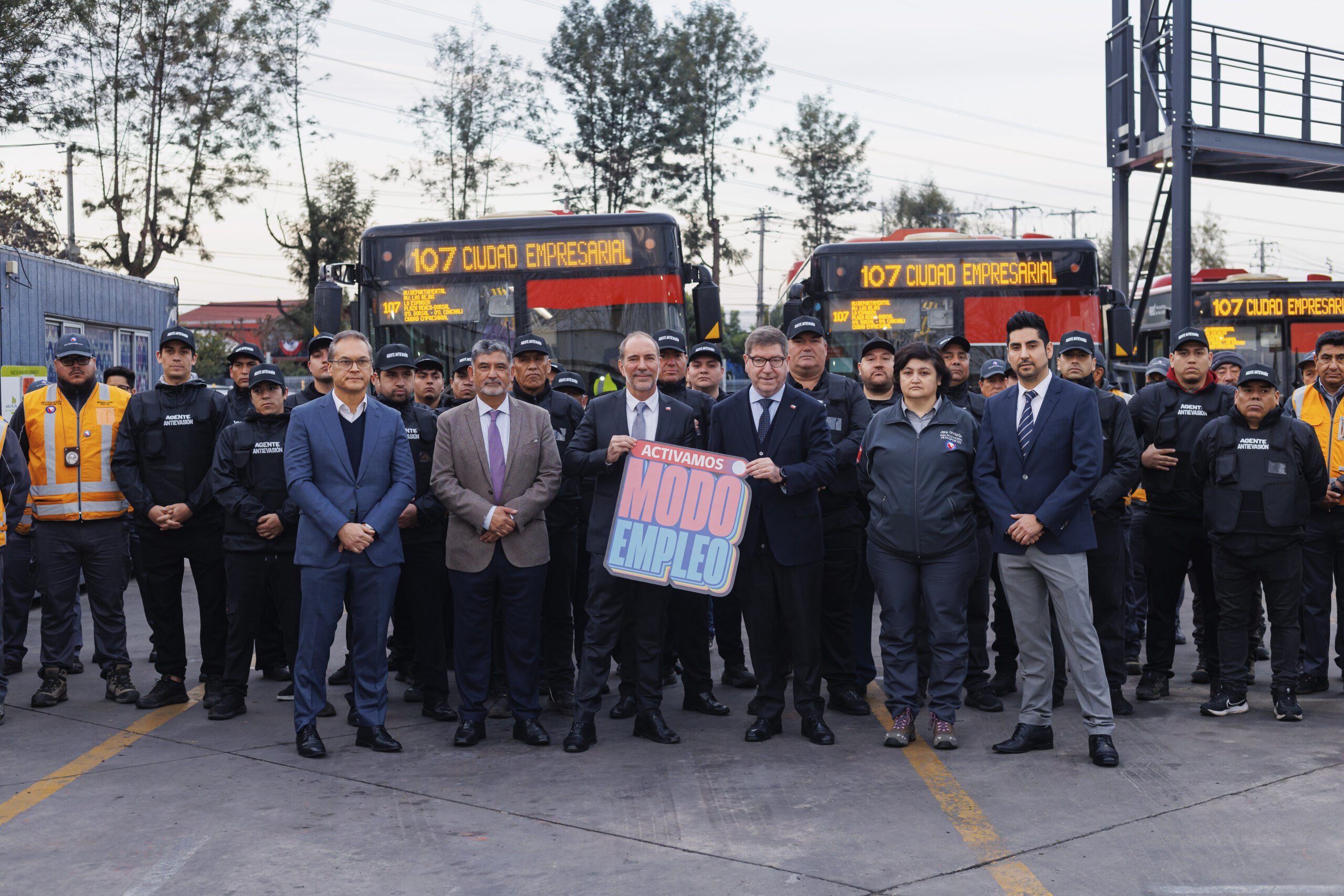 Plan Antievasión: Ministerios de Economía y Transportes lanzan piloto con 90 agentes para controlar y reforzar el pago del pasaje en buses Red