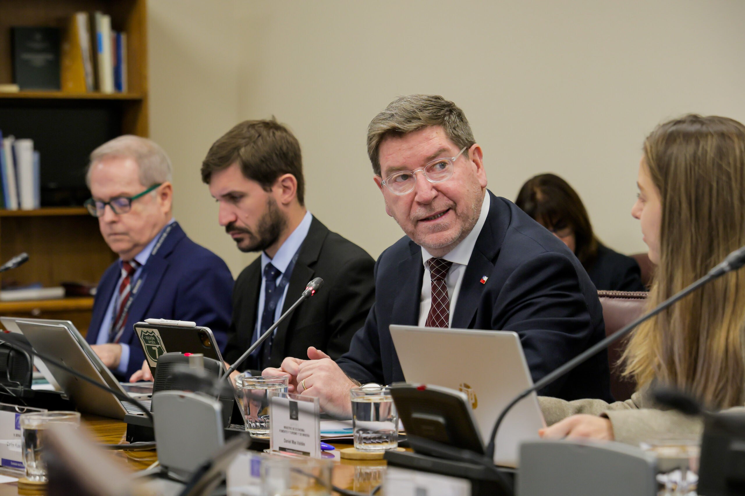 Biministro Mas en Comisión del Senado: “Necesitamos incentivar que las Pymes crezcan y que generen más empleos”