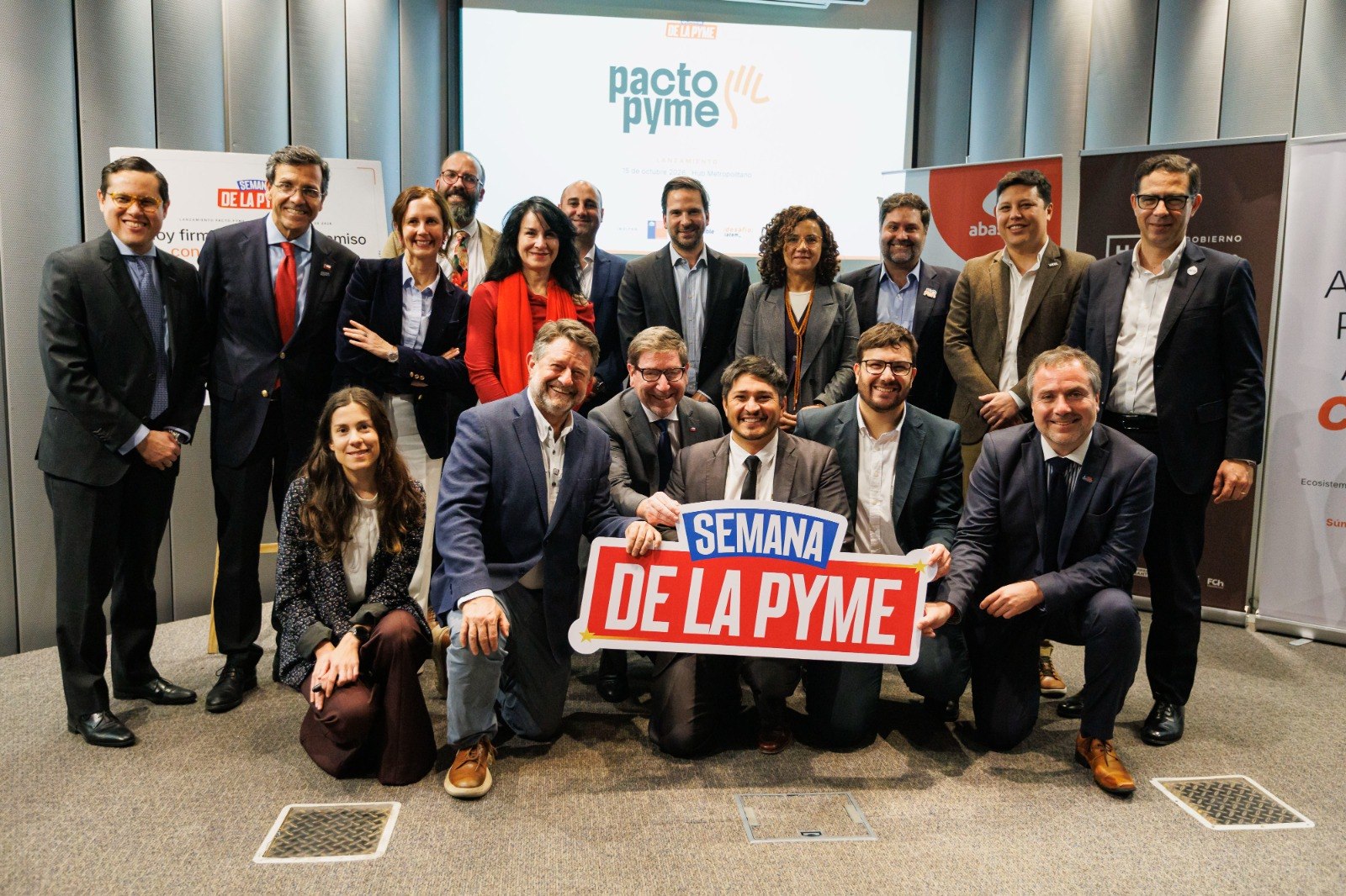 Ministerio de Economía firma alianza para impulsar la capacitación a 150 mil Pymes en IA y tecnologías digitales